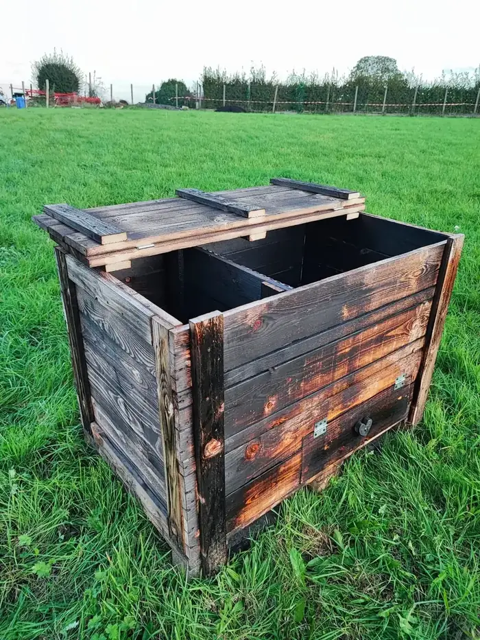 Bac à compost double en bois brûlé